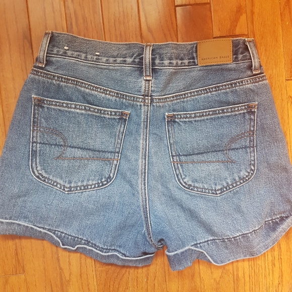 American Eagle AEO Mom Short - Picture 2 of 3
